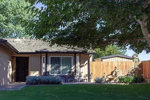 109 Chaparrel St, Tehachapi, CA 93561 photo 2