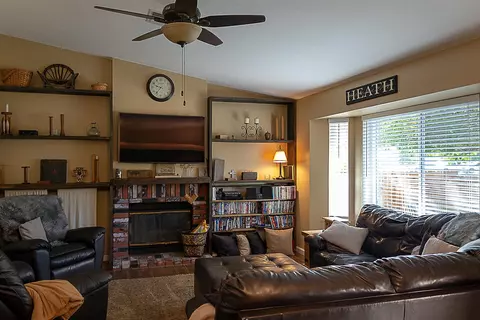 109 Chaparrel St, Tehachapi, CA 93561 photo 5