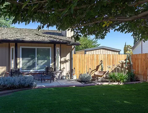109 Chaparrel St, Tehachapi, CA 93561 photo 3