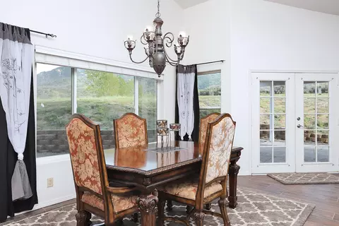 27460 Man O War Dr, Tehachapi, CA 93561 photo 8