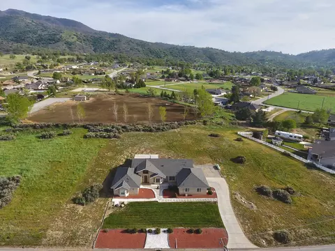 27460 Man O War Dr, Tehachapi, CA 93561 photo 21
