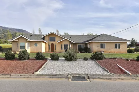 27460 Man O War Dr, Tehachapi, CA 93561 photo 2