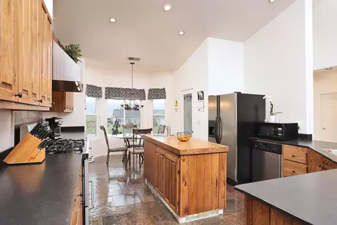 27460 Man O War Dr, Tehachapi, CA 93561 photo 4
