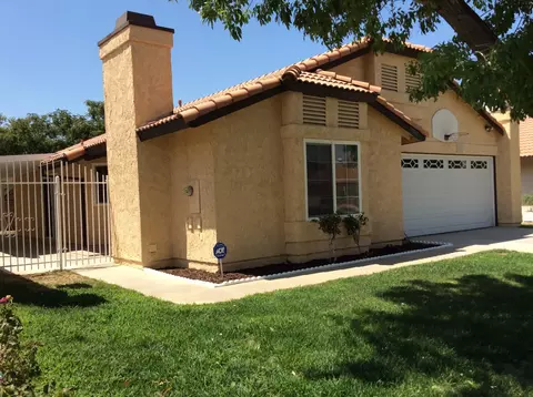 37447 37th St E, Palmdale, CA 93550 photo 1