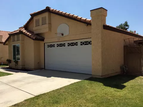 37447 37th St E, Palmdale, CA 93550 photo 2