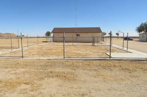 4697 Gibbs Ave, Mojave, CA 93501 photo 3
