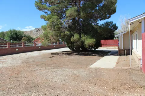 17867 Lakespring Ave, Palmdale, CA 93591 photo 8