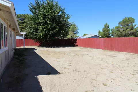 17867 Lakespring Ave, Palmdale, CA 93591 photo 9