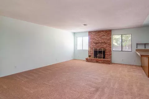 44244 8th St E, Lancaster, CA 93535 photo 2