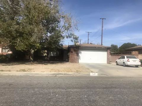 543 Nugent St E, Lancaster, CA 93535 photo 1