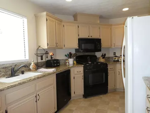 45006 Denmore Ave, Lancaster, CA 93535 photo 7