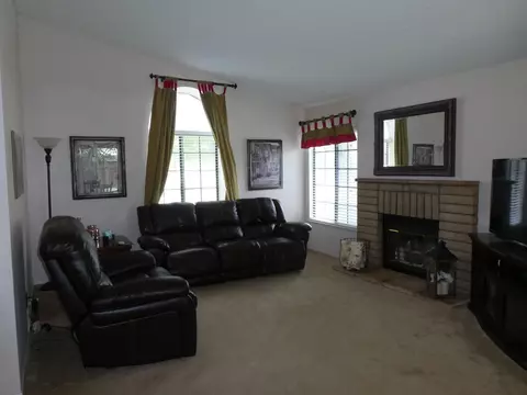 45006 Denmore Ave, Lancaster, CA 93535 photo 2