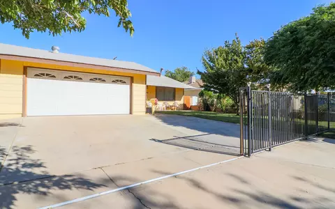 38946 2nd St E, Palmdale, CA 93550 photo 3