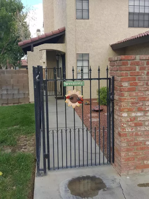 43743 Alain Ct, Lancaster, CA 93535 photo 2