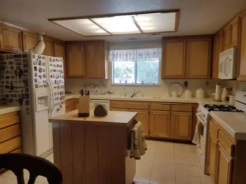 1733 Avenue K E, Lancaster, CA 93535 photo 4
