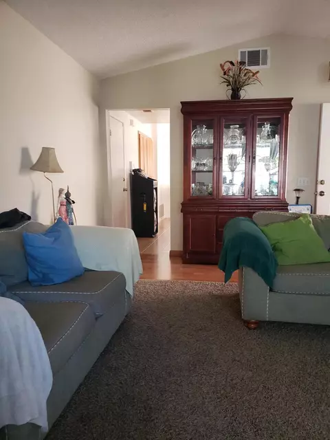 3634 Avocado Ln, Palmdale, CA 93550 photo 3