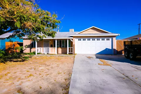 215 Avenue P1 E, Palmdale, CA 93550 photo 2