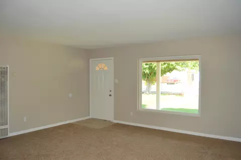 903 Curry St S, Tehachapi, CA 93561 photo 3