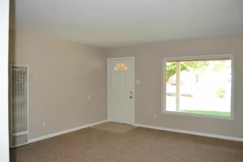 903 Curry St S, Tehachapi, CA 93561 photo 2