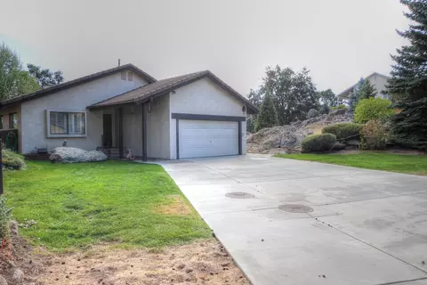 19021 Pinehurst Pl, Tehachapi, CA 93561 photo 2