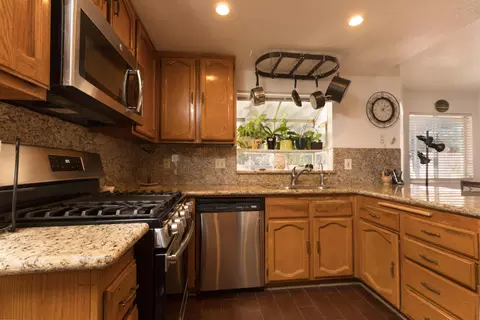 44003 17th St E, Lancaster, CA 93535 photo 3