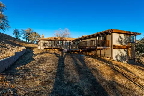20901 Jury St, Tehachapi, CA 93561 photo 2