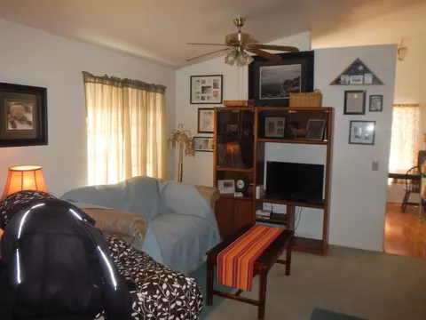 2126 Scott Ave, Palmdale, CA 93550 photo 3