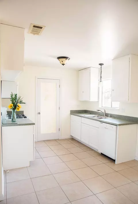 15934 Melva St, Mojave, CA 93501 photo 6