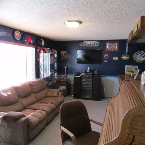 618 Ivyton St E, Lancaster, CA 93535 photo 12