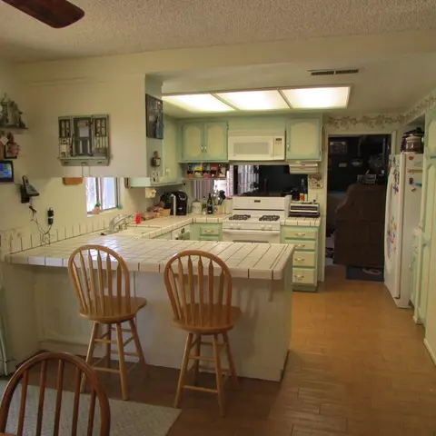 618 Ivyton St E, Lancaster, CA 93535 photo 7