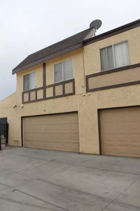 38710 10th St E #26, Palmdale, CA 93550 photo 2