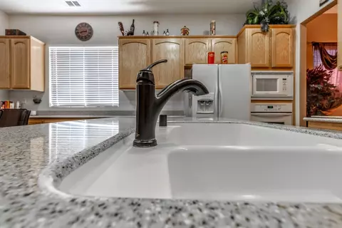 5652 Vahan Ct, Lancaster, CA 93536 photo 12