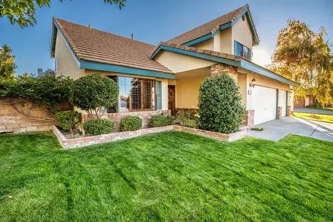 2808 Gus Ct, Lancaster, CA 93536 photo 2