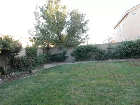 44028 27th St E, Lancaster, CA 93535 photo 2