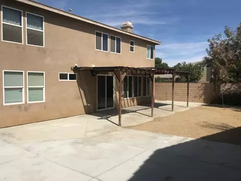 2732 Newgrove St E, Lancaster, CA 93535 photo 3