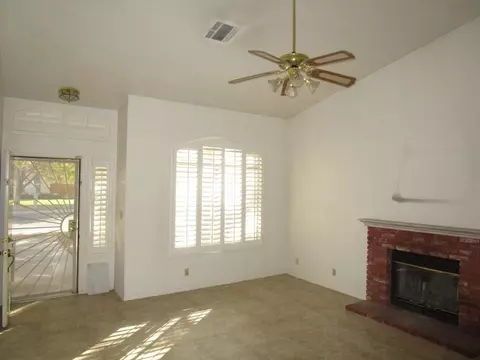 44801 13th St E, Lancaster, CA 93535 photo 2