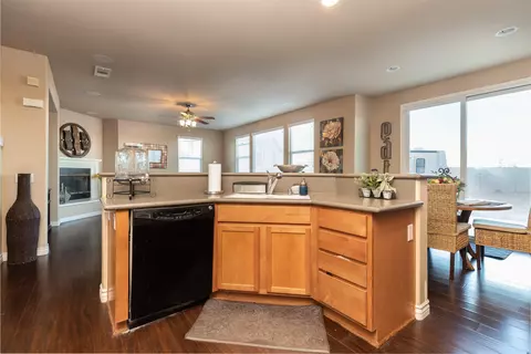 6927 Archail Ct, Palmdale, CA 93552 photo 9