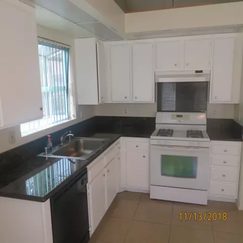 36901 Hampton Ct, Palmdale, CA 93552 photo 4
