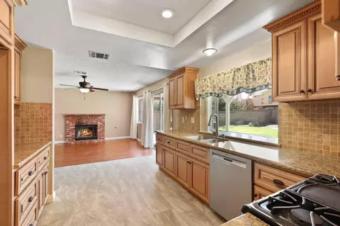 43943 Fallon Dr, Lancaster, CA 93535 photo 5