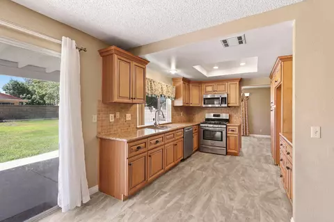 43943 Fallon Dr, Lancaster, CA 93535 photo 6