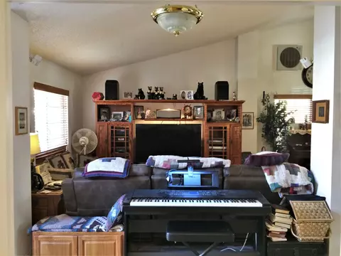 746 Whitlatch Dr E, Lancaster, CA 93535 photo 12