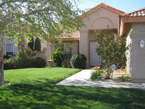 746 Whitlatch Dr E, Lancaster, CA 93535 photo 1