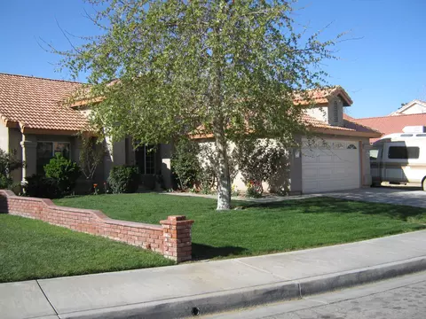 746 Whitlatch Dr E, Lancaster, CA 93535 photo 6