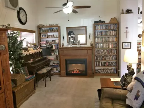 746 Whitlatch Dr E, Lancaster, CA 93535 photo 8