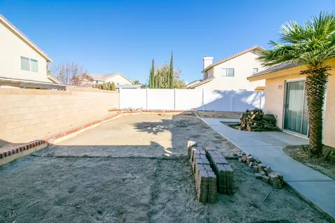 2035 Lightcap St, Lancaster, CA 93535 photo 25