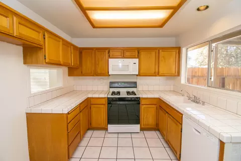 2035 Lightcap St, Lancaster, CA 93535 photo 12