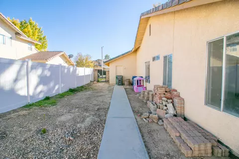 2035 Lightcap St, Lancaster, CA 93535 photo 26