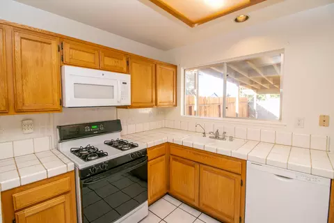 2035 Lightcap St, Lancaster, CA 93535 photo 13