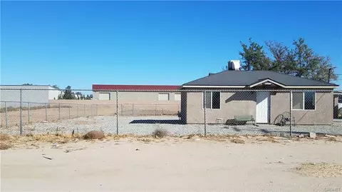 42520 5th St E, Lancaster, CA 93535 photo 2