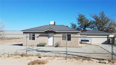 42520 5th St E, Lancaster, CA 93535 photo 1